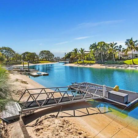Broadbeach Bungalow - Heated Pool - Sleeps 7 โกลด์โคสต์ ภายนอก รูปภาพ