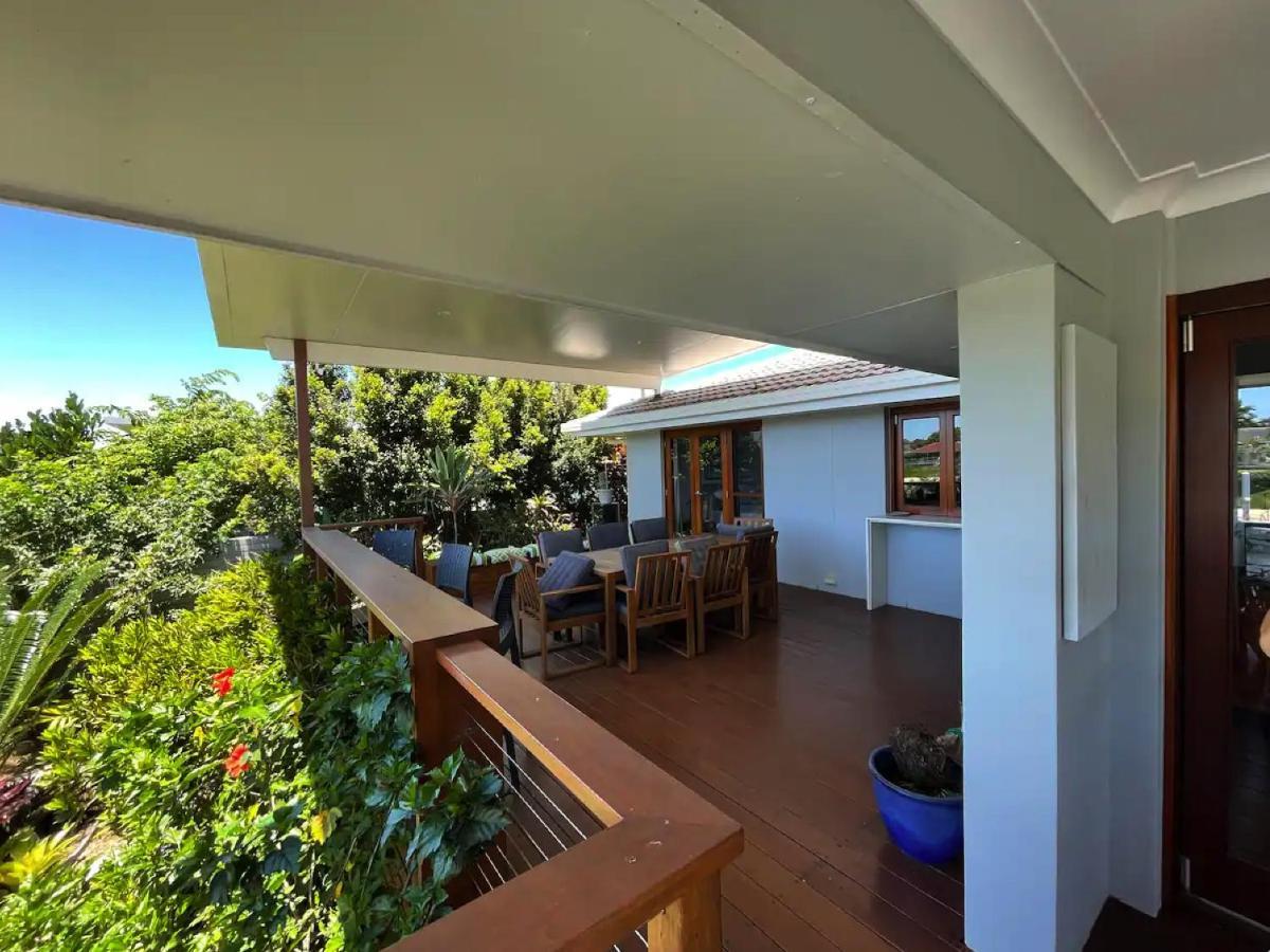 Broadbeach Bungalow - Heated Pool - Sleeps 7 โกลด์โคสต์ ภายนอก รูปภาพ
