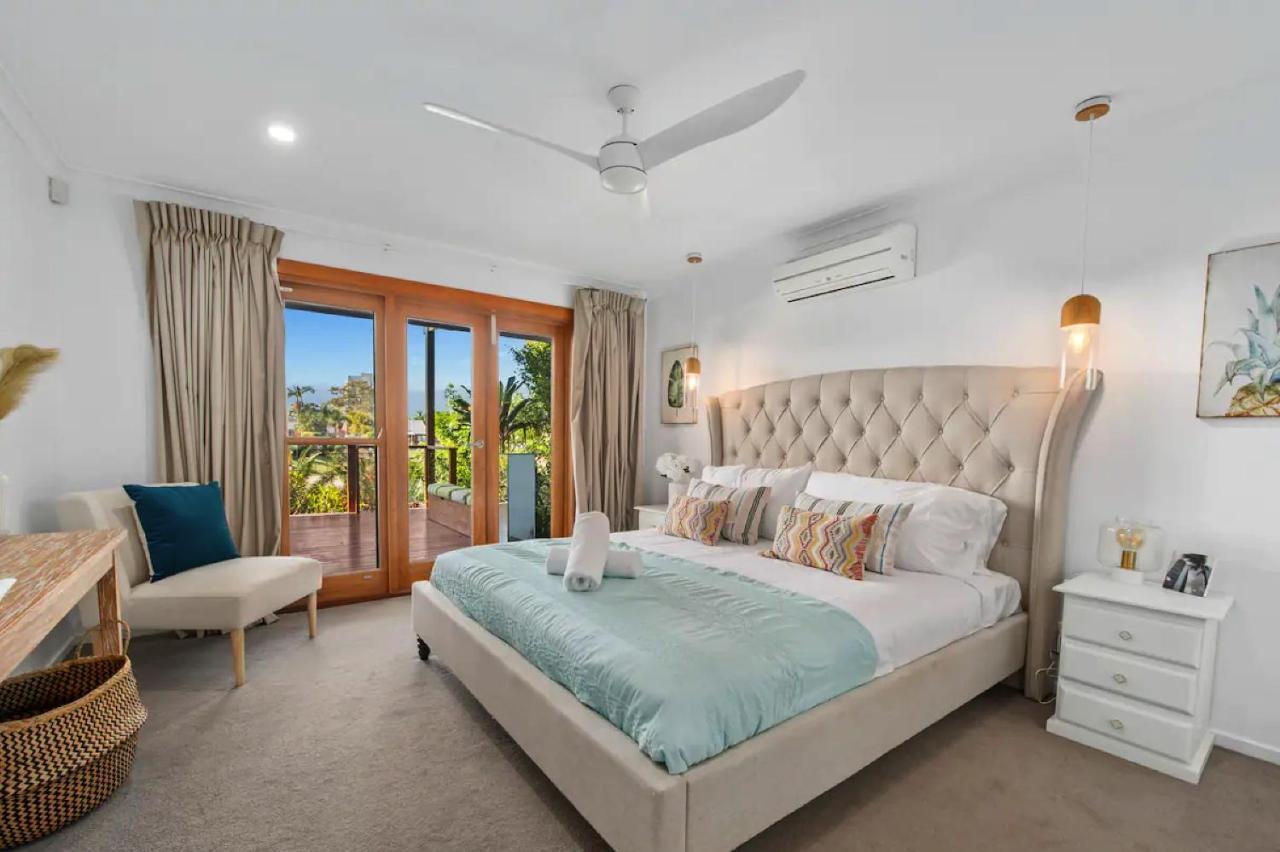 Broadbeach Bungalow - Heated Pool - Sleeps 7 โกลด์โคสต์ ภายนอก รูปภาพ