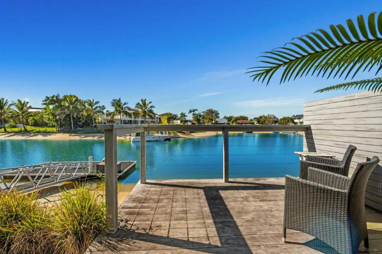 Broadbeach Bungalow - Heated Pool - Sleeps 7 โกลด์โคสต์ ภายนอก รูปภาพ